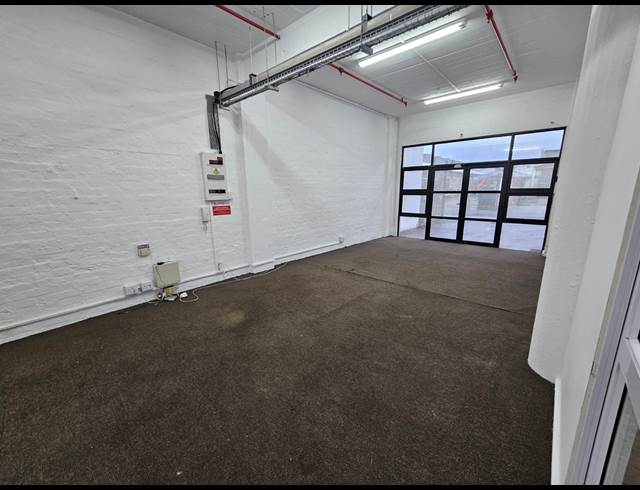 530M² WAREHOUSE TO LET IN PAARDEN EILAND