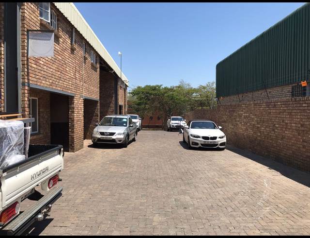340M² WAREHOUSE RENTED IN LASER PARK