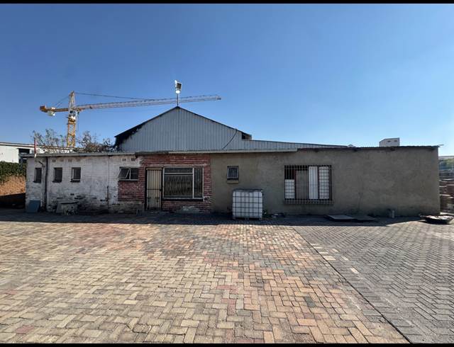 22,490M² INDUSTRIAL YARD TO LET IN CHAMDOR