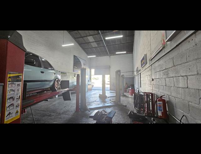 185M² WAREHOUSE TO LET IN CHARLESTON HILL