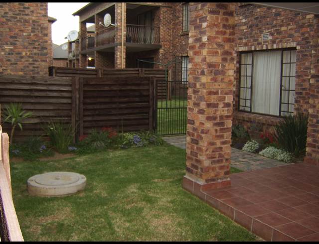 2 bed property to rent in SONNEVELD