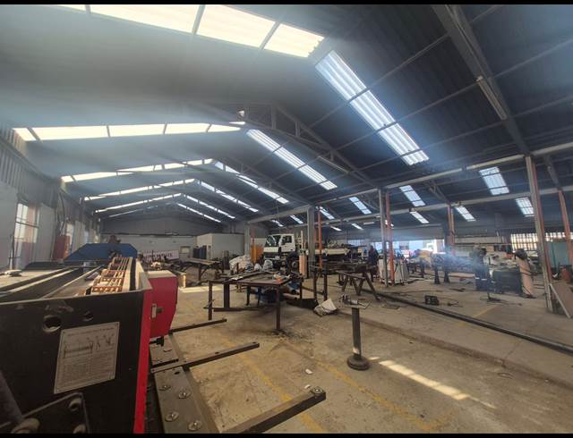 1,200M² WAREHOUSE TO LET IN ALRODE SOUTH