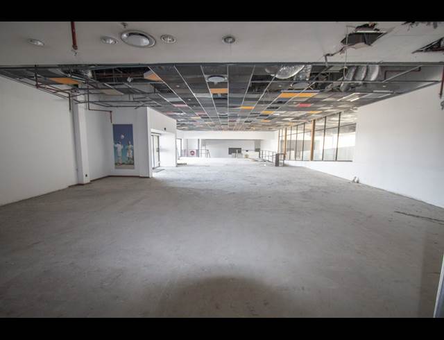 3,945M² WAREHOUSE TO LET IN HALFWAY HOUSE