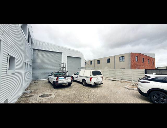 2,820M² WAREHOUSE TO LET IN KILLARNEY GARDENS