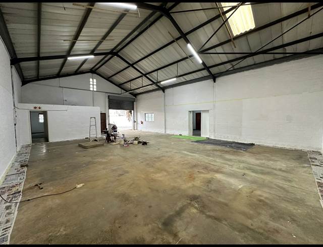 197M² WAREHOUSE TO LET IN OTTERY