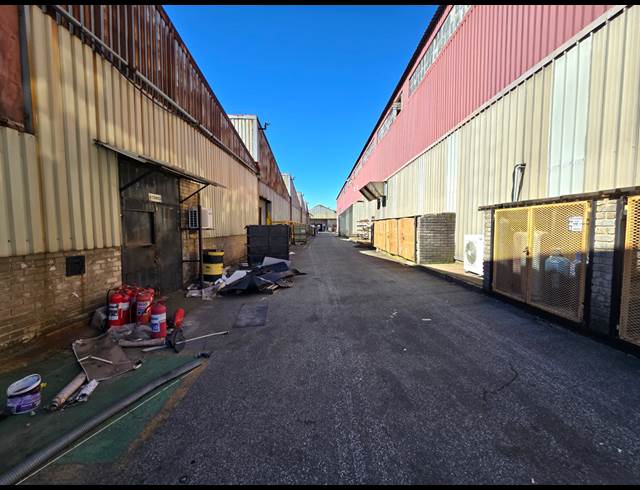 9,057M² FACTORY TO LET IN TUNNEY