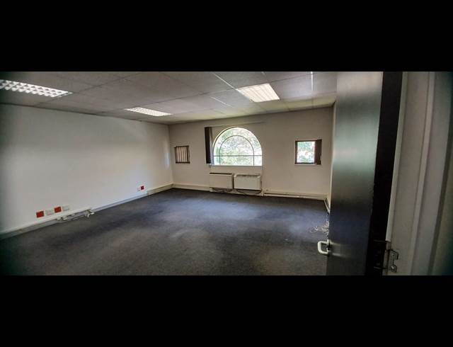 639M² OFFICE TO LET IN HYDE PARK
