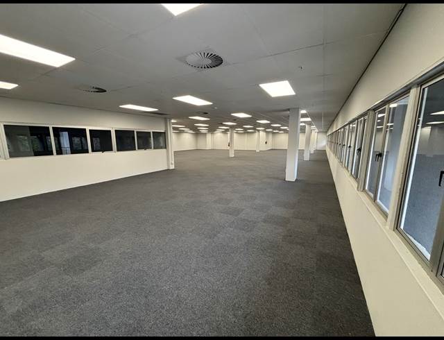 650M² OFFICE TO LET IN RIVERSIDE
