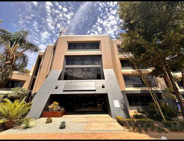 1,250M² OFFICE TO LET IN PARKTOWN