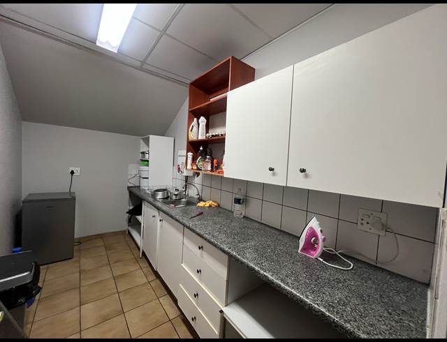 20M² SERVICED OFFICE TO LET IN ROSEBANK