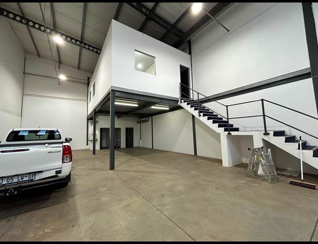 246M² WAREHOUSE TO LET IN MEADOWDALE