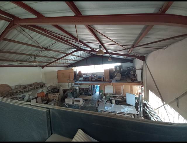 300M² WAREHOUSE TO LET IN TROYEVILLE
