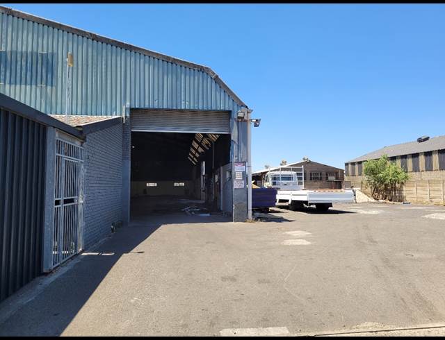 1,060M² FACTORY TO LET IN BLACKHEATH INDUSTRIAL