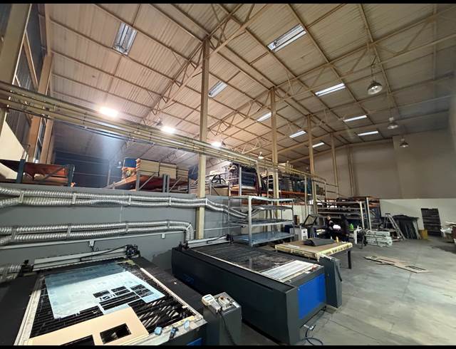 1,894M² WAREHOUSE TO LET IN KYALAMI