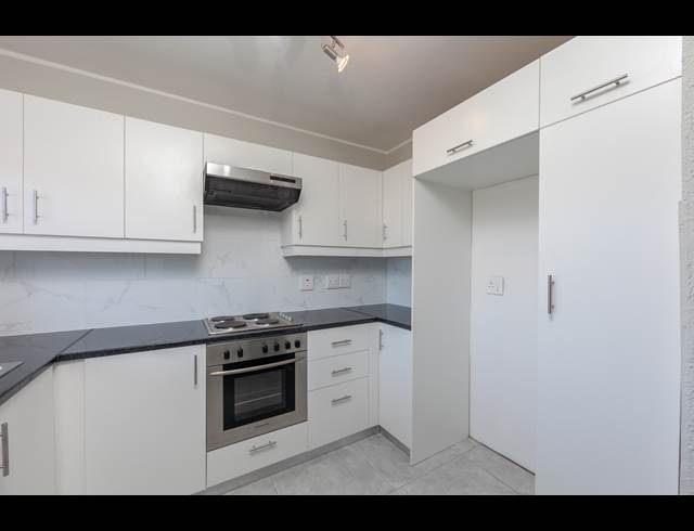 2 BEDROOM SECTIONAL TITLE RENTED IN WYNBERG UPPER