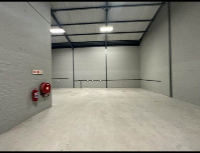 547M² WAREHOUSE TO LET IN STIKLAND INDUSTRIAL