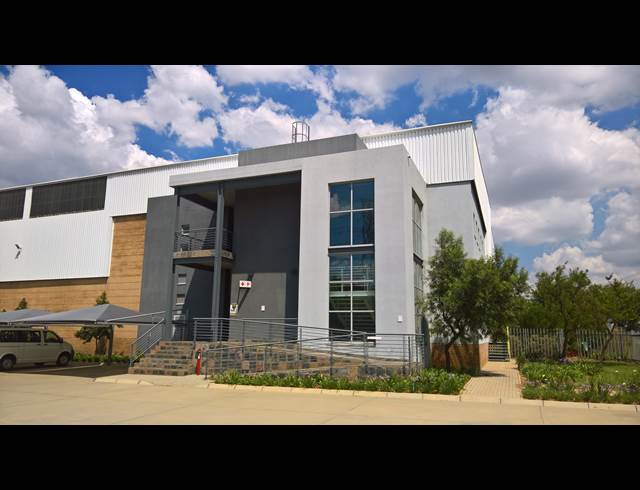 5,860M² WAREHOUSE TO LET IN GOSFORTH PARK