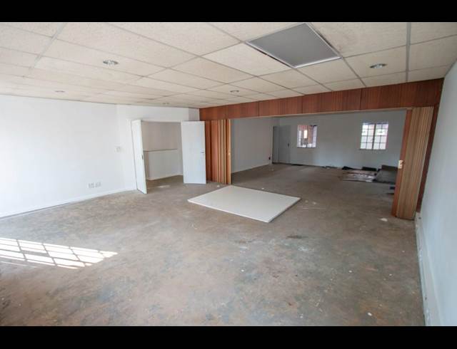 1,049M² INDUSTRIAL YARD TO LET IN HALFWAY HOUSE