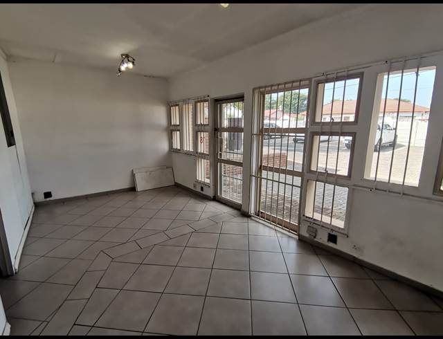 82M² OFFICE TO LET IN VALHALLA