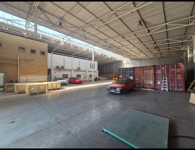 1,428M² WAREHOUSE TO LET IN LINBRO PARK