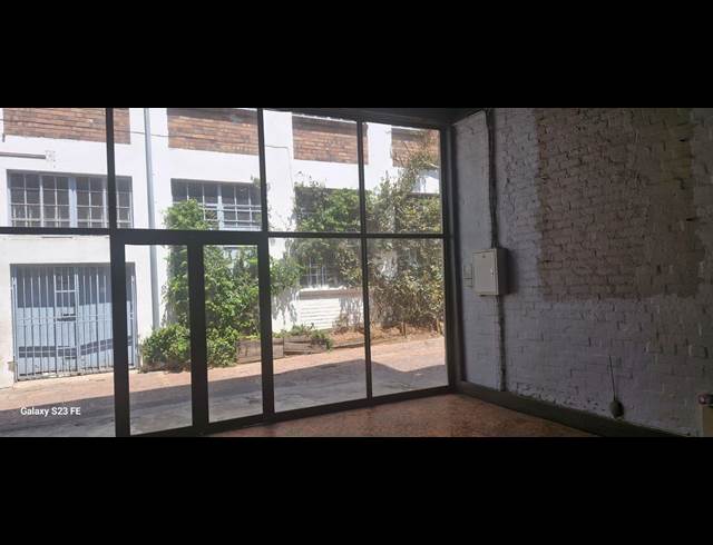 146M² WAREHOUSE TO LET IN DOORNFONTEIN
