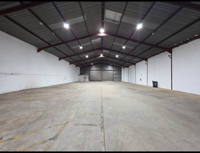 600M² WAREHOUSE TO LET IN STRAND CENTRAL