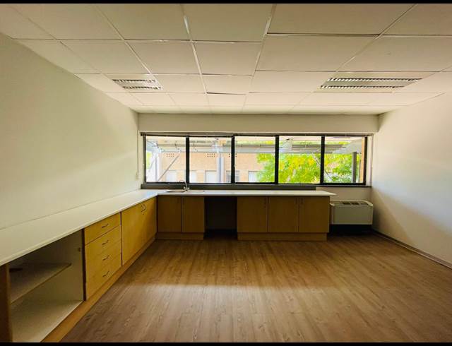 517M² OFFICE TO LET IN RANDJESPARK
