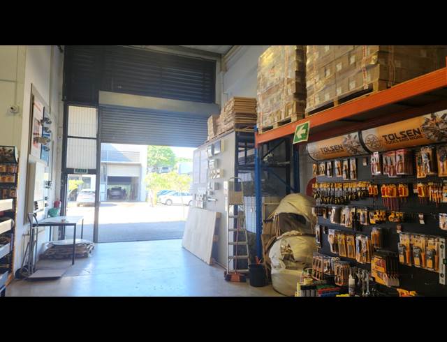 494M² WAREHOUSE TO LET IN UMHLANGA RIDGE