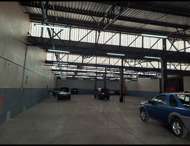 2,100M² WAREHOUSE TO LET IN ANDERBOLT