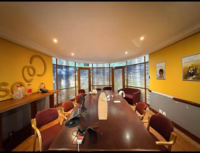 1,525M² OFFICE TO LET IN VORNA VALLEY