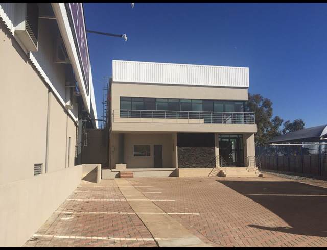 18,000M² WAREHOUSE TO LET IN MEADOWBROOK