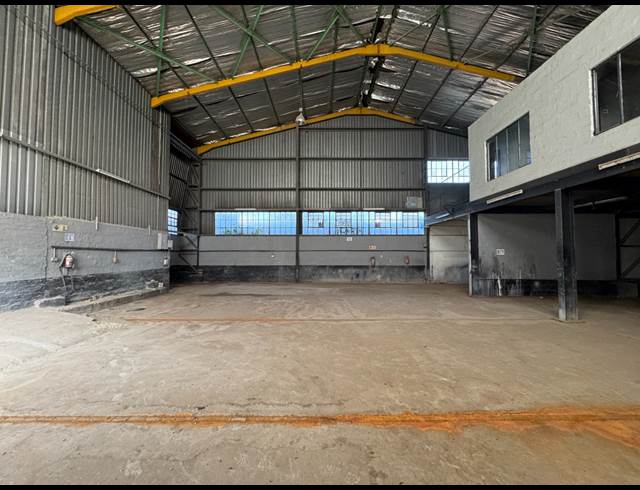249M² WAREHOUSE TO LET IN MANUFACTA