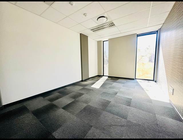 2,612M² OFFICE TO LET IN BRYANSTON