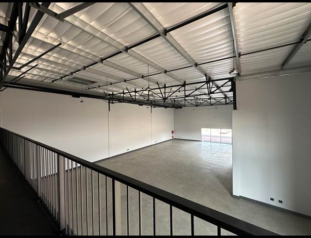 553M² WAREHOUSE TO LET IN ROOIHUISKRAAL NORTH