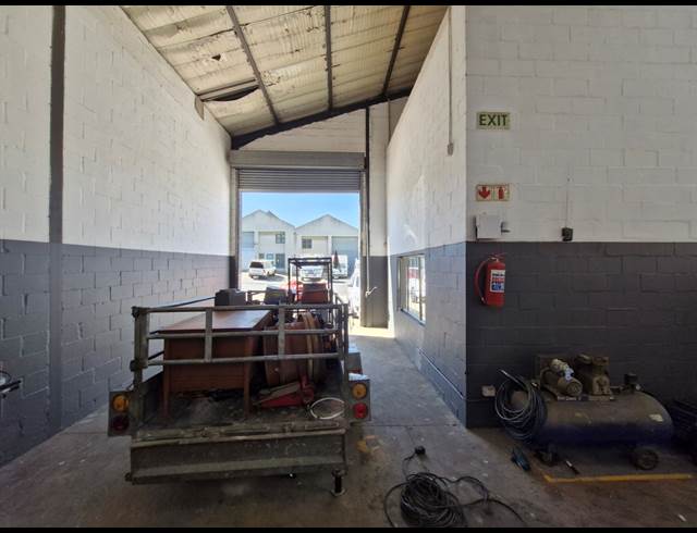 440M² WAREHOUSE TO LET IN OKAVANGO PARK
