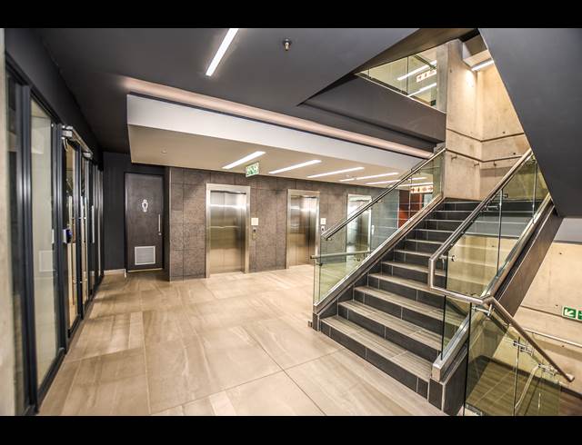 22M² SERVICED OFFICE TO LET IN VORNA VALLEY