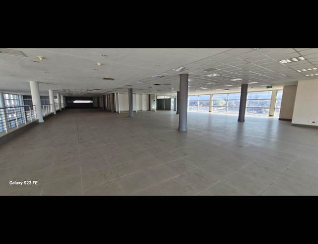 15,000M² WAREHOUSE TO LET IN NEWTOWN