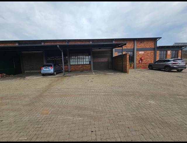 850M² WAREHOUSE TO LET IN NEW ERA