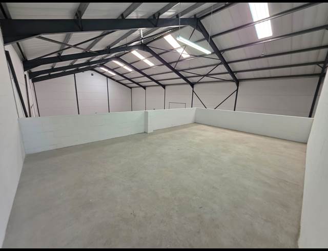 546M² WAREHOUSE TO LET IN FIRGROVE INDUSTRIAL ESTATE