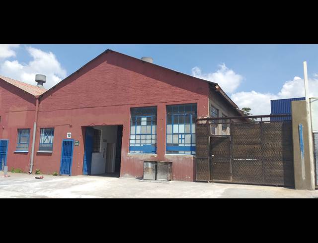 270M² WAREHOUSE RENTED IN WYCHWOOD