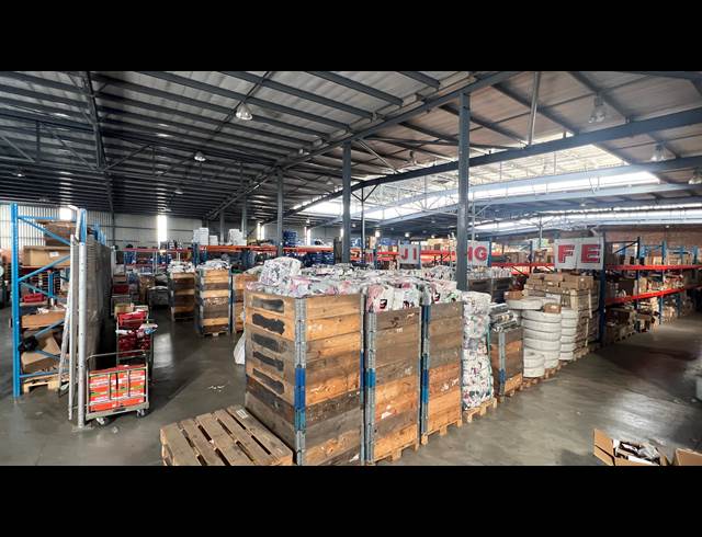 3,429M² WAREHOUSE TO LET IN GOSFORTH PARK
