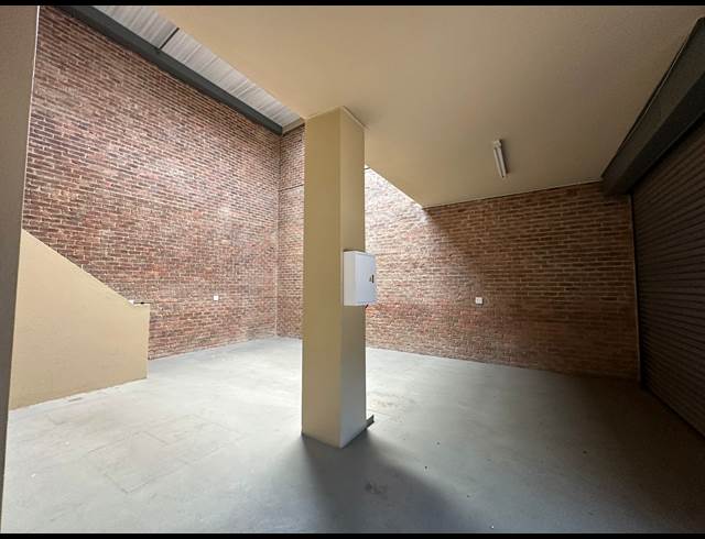 228M² WAREHOUSE TO LET IN CLAYVILLE