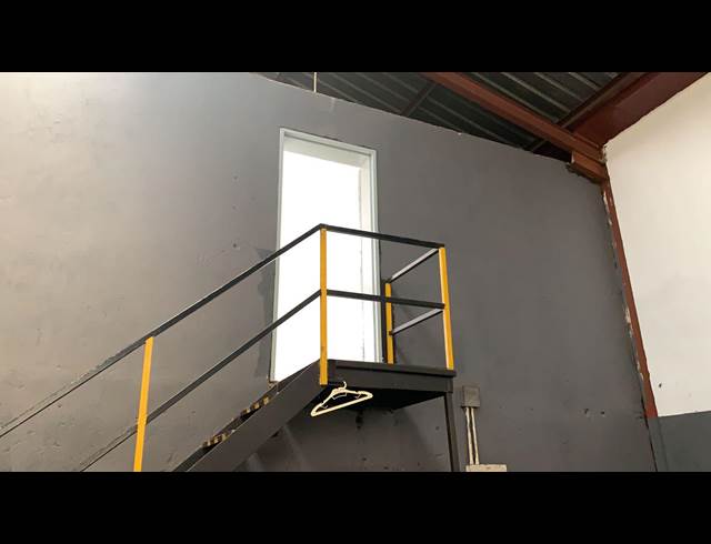 264M² WAREHOUSE TO LET IN ANDERBOLT