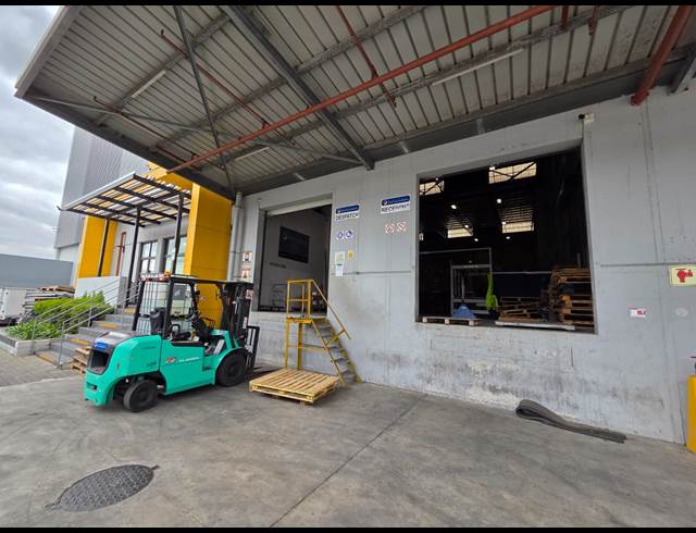 1,697M² WAREHOUSE TO LET IN AIRPORT INDUSTRIA