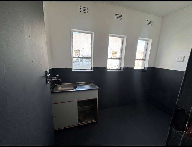 377M² WAREHOUSE TO LET IN WYNBERG