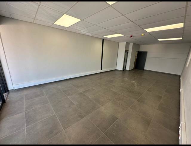 538M² WAREHOUSE TO LET IN LANSERIA