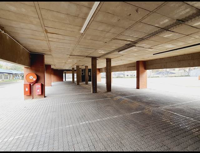 3,230M² BUSINESS TO LET IN VORNA VALLEY