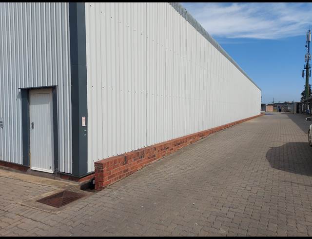1,350M² WAREHOUSE TO LET IN WOODBROOK