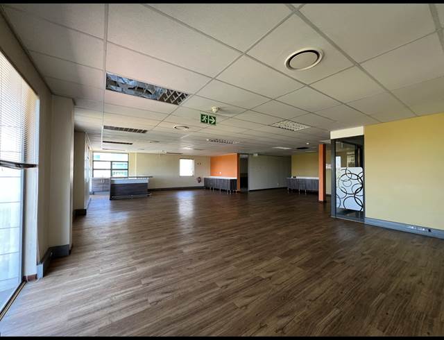 432.40M² OFFICE TO LET IN HIGHVELD