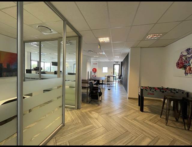 318M² OFFICE TO LET IN BRYANSTON